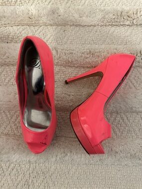 Source Unknown Coral Pink Peep-Toe Heels